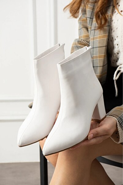 Cohy حذاء بوت نسائي ذو مقدمة مدببة مظهر جلدي بكعب سميك