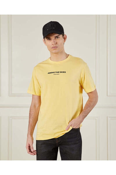 REDTAG تي شيرت رجالي أساسي باللون الأصفر
