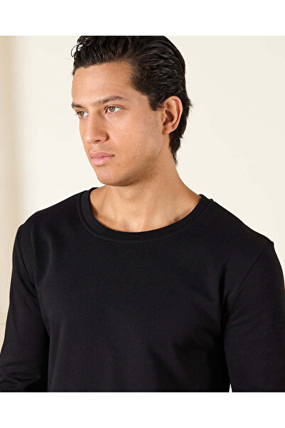 REDTAG Men Black Plain T-Shirt