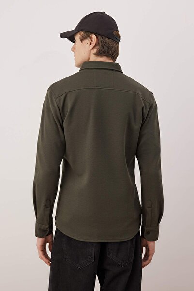 Trendyol Collection Khakifarbenes, regulär geschnittenes, strukturiertes Herrenhemd TMNAW26GO00023