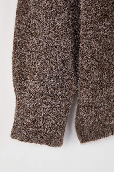 Trendyol Curve سترة تريكو من خليط صوف المنك والألبكة الفاخرة TBBAW26AN00051