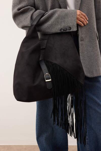 TRENDYOL SHOES Geantă de umăr de mărime medie pentru femei cu ciucuri negre ș...