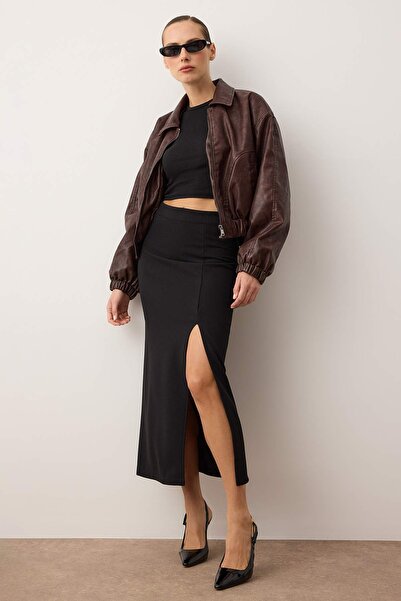 Trendyol Collection Černá Inteligentní krepový rozparek Detailní Maxi strečová pletená sukně s vysokým pasem TWOSS23ET00351