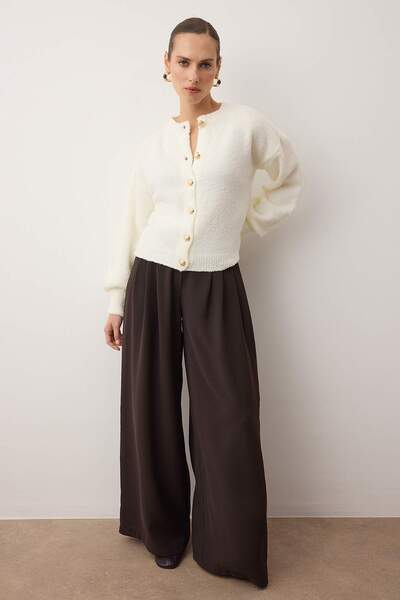Trendyol Collection Ecru Button Detailed Soft Textured Jacket-Looking Knitwear Cardigan Twoaw25Hi00147