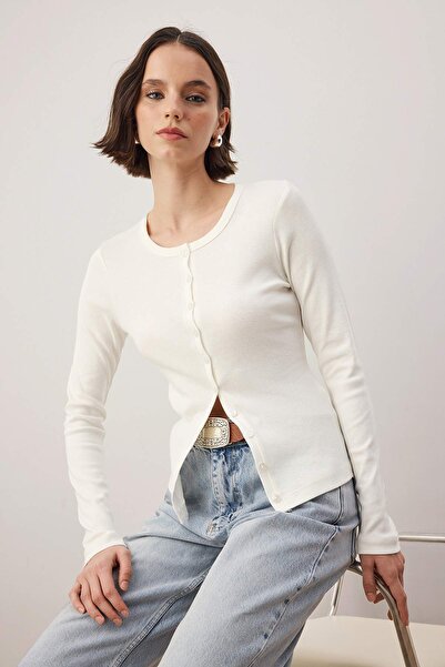 Trendyol Collection Ecru Buttoned Fitted Stretch Knit Blouse Twoaw26Bz00007