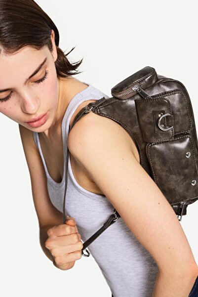 Bershka Çok cepli kol çantası