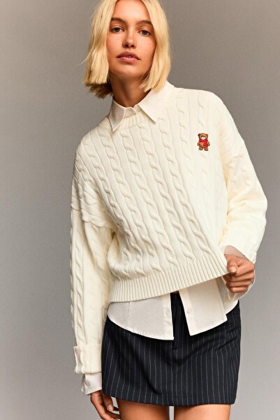 Bershka İşlemeli saç örgülü kazak