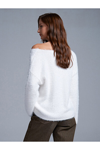 Dilvin 10806 Πλεκτό πουλόβερ με μαλακή υφή με λαιμόκοψη καγιάκ-εκρού