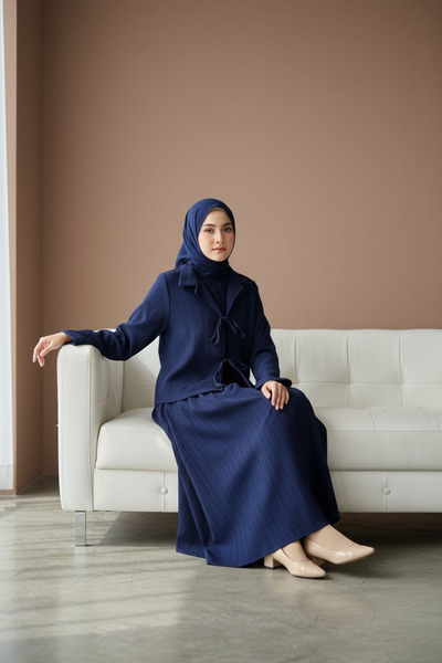 ENDAMIM GPFRE Double Suit - Shirt Collar and Front Tie Detail