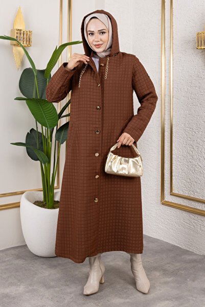 Tesettür Dünyası Kapüşonlu Zincir Detaylı Kapitone Kap TSD250162 Kahverengi