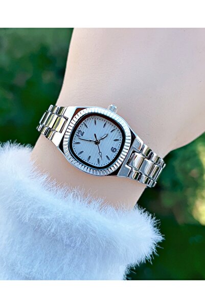 Weluxa ساعة يد نسائية فضية اللون عتيقة