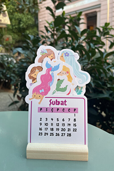 Anime Marketi 2026 Deniz Kızı Temalı Ahşap Ayaklı Masa Takvimi | 18x12 cm Özel Tasarım Takvim