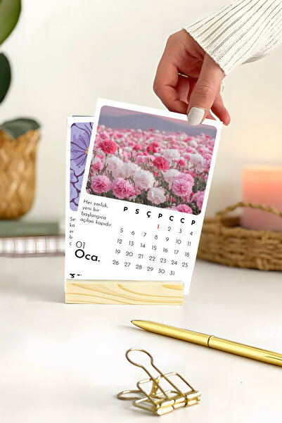 Anime Marketi Retro Çiçekler Temalı Sade 2026 Yılı Ahşap Standlı Masa Takvimi