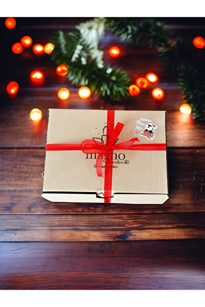 magnocandles Yılbaşı 5’li mum seti Geyik, hediye kutusu, ayıcık, kozalak, çam ağacı