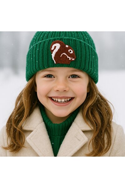byebruketenci Зелена вълнена шапка за деца и младежи - дизайн „Скункс Пънч“
