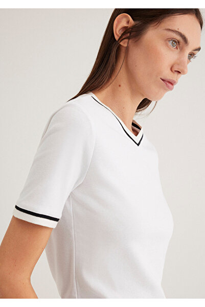 Mavi Λεπτομερές λευκό μπλουζάκι με ρίγες V-λαιμόκοψη Slim Fit 1612906 -70057