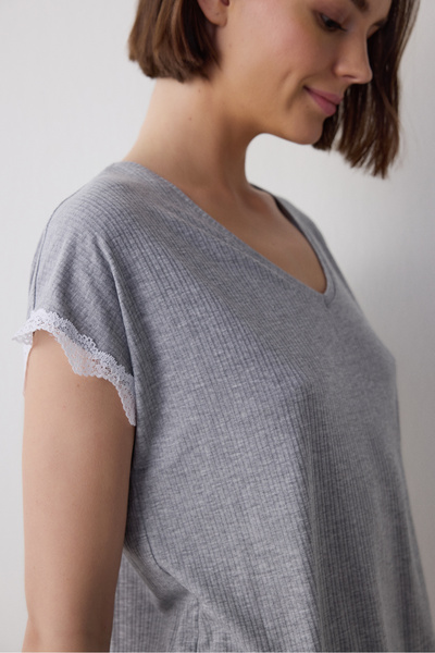 Penti Graues Melange-Lilah-Lace-Capri-Pyjama-Set mit V-Ausschnitt und kurzen Ärmeln