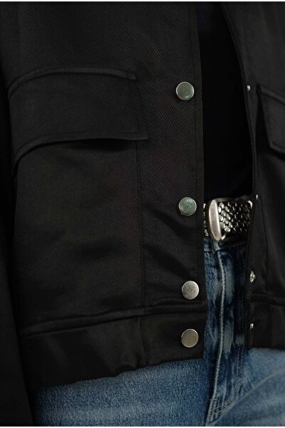 HEQA Чорна куртка-бомбер - з брошкою