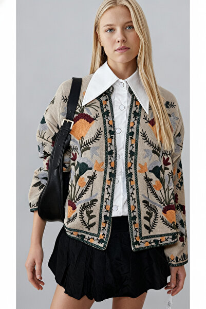 Matcha Butik سترة نسائية بيج مطرزة بالزهور على الطراز البوهيمي