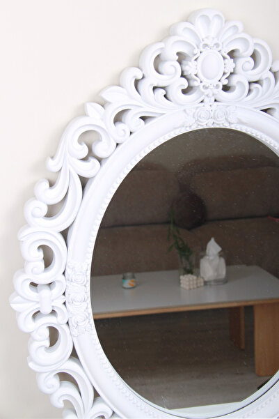 Generic Elegant mirror with a luxurious frame that adds a touch of elegance to the place 72 x 57 cm