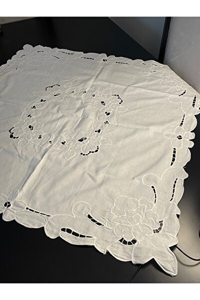 Tiniminatelier Beyaz İş Kare Masa Örtüsü