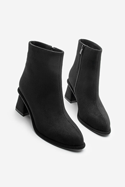 Marjin Kadın Sivri Burun Arkadan Fermuarlı Dikiş Detaylı Kalın Topuklu Bot Atirya Siyah Süet