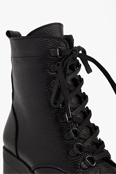 West To West Kadın Siyah Yüksek Kalın Taban Hakiki Deri Bağcıklı Bot