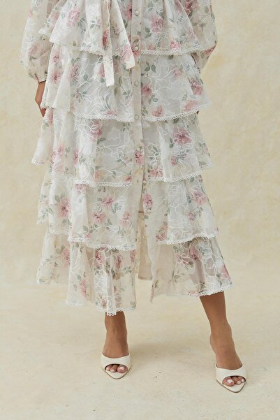 Elbee Fashion Woman Φόρεμα με ριγέ ροζ βολάν με στρώσεις