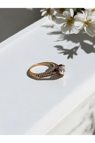 FAYRA ACCESSORIES Crystal Stone Inlaid Single Stone Ring