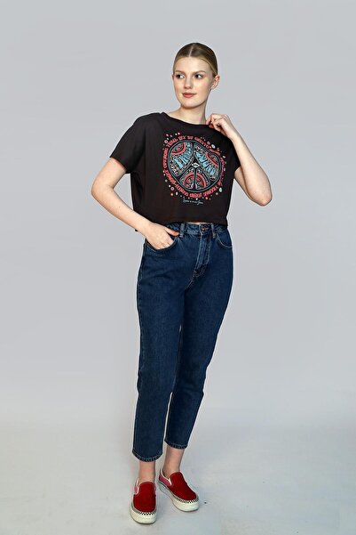 Lee Cooper Γυναικείο μπλουζάκι Casey 100% βαμβακερό με λαιμόκοψη σε καφέ χρώμα