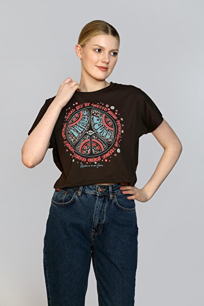 Lee Cooper Γυναικείο μπλουζάκι Casey 100% βαμβακερό με λαιμόκοψη σε καφέ χρώμα