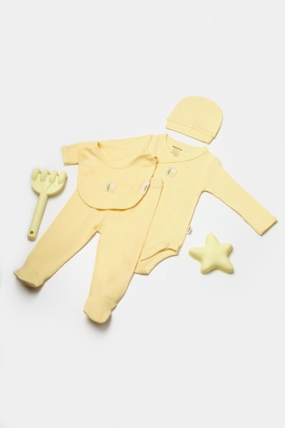BabyCosy Set 4 piese:body, pantaloni, baveta si caciulita Bamboo, galben, 50%...