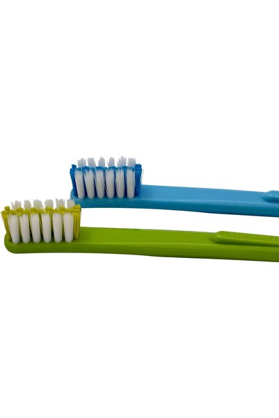B&D double-sided manual toothbrush, medium nylon bristles, white, pack of 2, 20 cm
