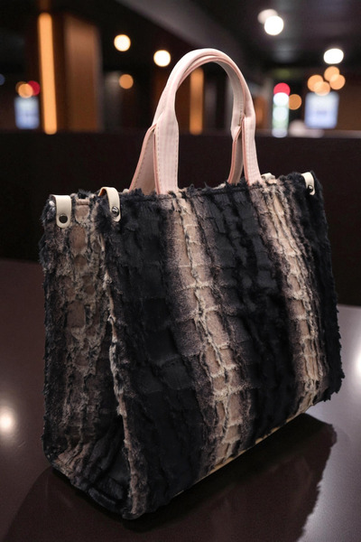 HFKY Geantă de umăr din piele pentru femei, scurtă, cu detalii cu pene. Geantă de umăr.