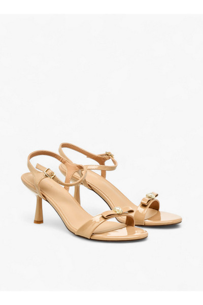 Flora Bella by Shoexpress صندل نسائي بكعب واسع وحزام واسع الأرجل بفيونكة