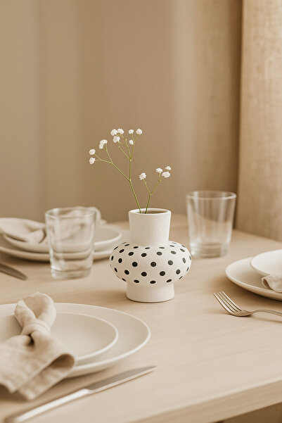 MARIA HOMES مزهرية سيراميك بيضاء طبيعية بنقاط سوداء - مزهرية دائرية مسطحة مزخرفة