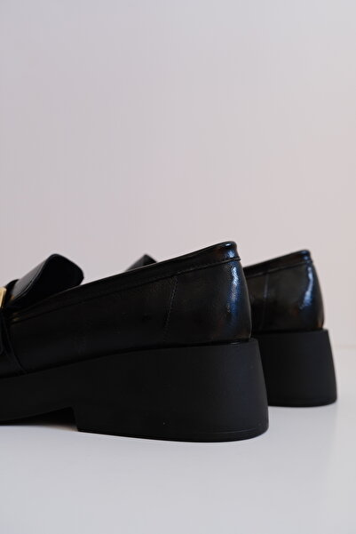 Munshoes Дамски мокасини с капси и катарами