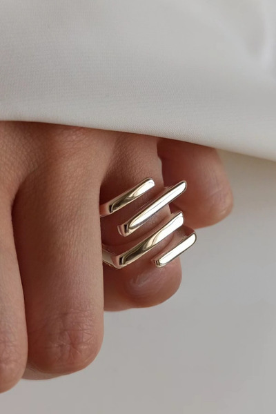 Leo'Stone خاتم فولت بتصميم خاص للسيدات من الفولاذ مع خط غير متماثل وتفاصيل مرقمة