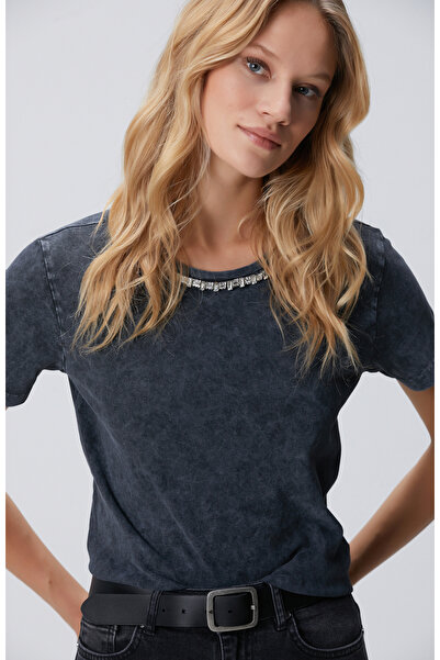 Network Antrasit Yaka Taş Detaylı T-shirt