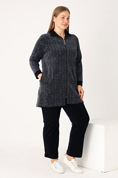 İntensive Дамски комплект от спортен екип в тъмно син цвят с дълги ръкави, джобове и цип, изработен от памучен кадиф с шарки