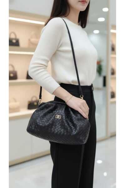 themoiss حقيبة كتف يدوية منقوشة من Moiss باللون الأسود