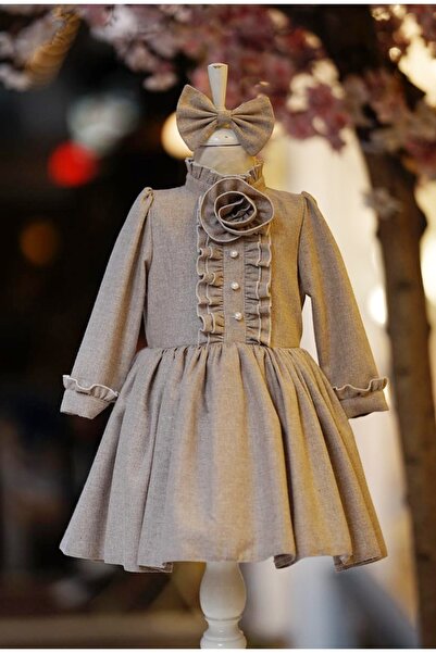 JBK فستان أطفال بأكمام طويلة وتفاصيل زهور بنية اللون مع مشبك