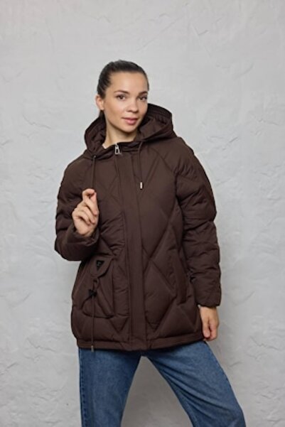 OEM Trendy women's quilted jacket with hood and hidden zipper - modern look for winter, size XL