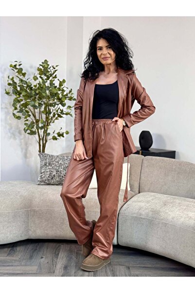 RAMONA BADESCU EXCLUSIVE Costum din imitație de piele cu sacou și pantaloni