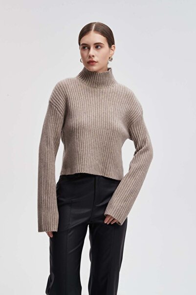 Livia Ribbed long-sleeved winter sweater with a high neck