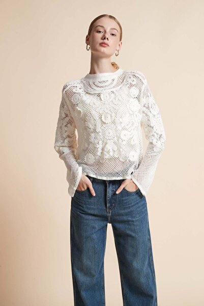 Yola Embroidered Floral Long-Sleeve Top