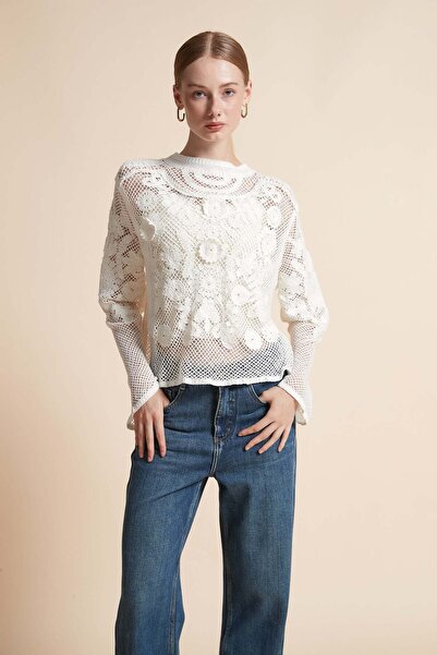 Yola Embroidered Floral Long-Sleeve Top
