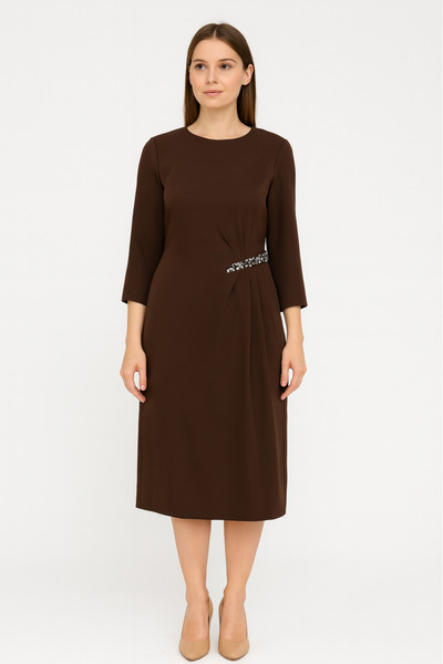 İYİBU Μακρύ χειμερινό βραδινό φόρεμα σε μεγάλο μέγεθος καφέ χρώματος – Κομψό φόρεμα για πάρτι με λεπτομέρειες από πέτρα