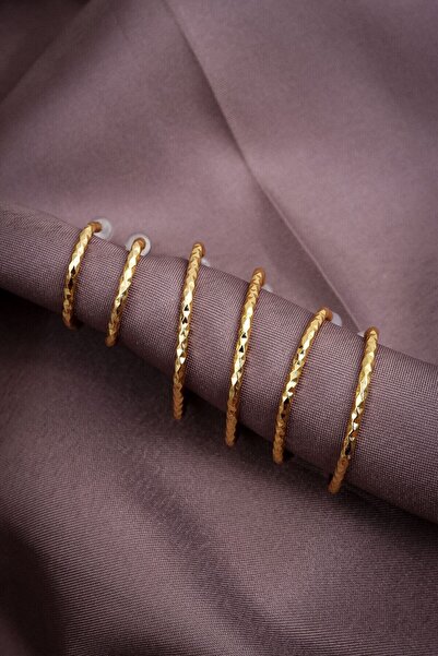 LA PERRY ACCESSORIES مجموعة من 6 أقراط ذهبية لامعة