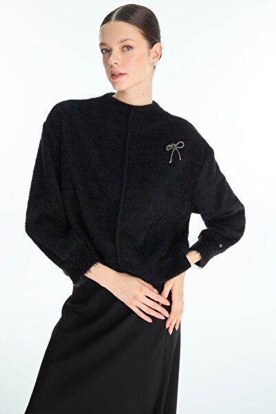 Zühre Black Knitwear Blouse with Bow Brooch Detail B-0138
